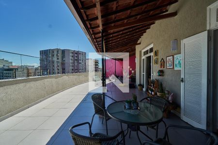 Apartamento à venda com 230m², 3 quartos e 1 vaga Apartamento à venda com 230m², 3 quartos e 1 vagaVaranda