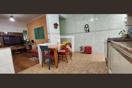 Casa à venda com 125m², 3 quartos e 2 vagas Casa à venda com 125m², 3 quartos e 2 vagasCozinha
