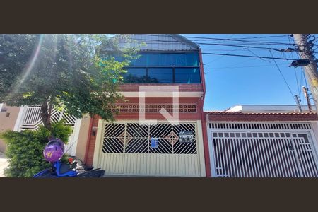 Casa à venda com 125m², 3 quartos e 2 vagas Casa à venda com 125m², 3 quartos e 2 vagasFachada