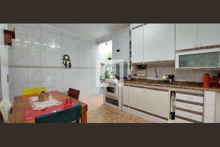 Casa à venda com 125m², 3 quartos e 2 vagas Casa à venda com 125m², 3 quartos e 2 vagasCozinha