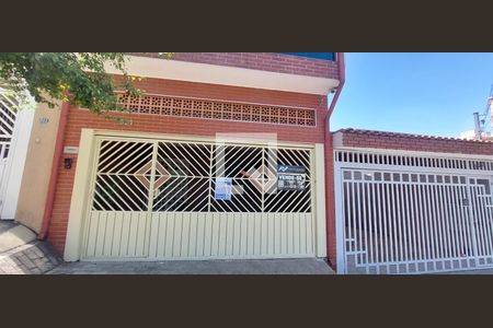 Casa à venda com 125m², 3 quartos e 2 vagas Casa à venda com 125m², 3 quartos e 2 vagasFachada