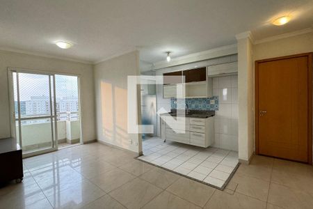 Sala de apartamento à venda com 2 quartos, 58m² em Jardim Tupanci, Barueri