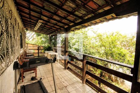 Varanda de casa à venda com 3 quartos, 500m² em Jardim Filadelfia, Belo Horizonte