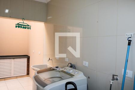 Casa à venda com 248m², 3 quartos e 6 vagas Casa à venda com 248m², 3 quartos e 6 vagasÁrea de Serviço