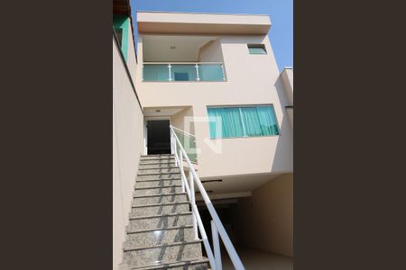 Casa à venda com 248m², 3 quartos e 6 vagas Casa à venda com 248m², 3 quartos e 6 vagasFrente da Casa