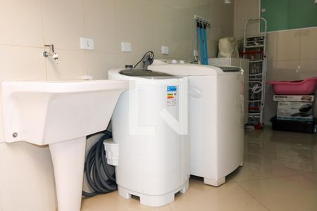 Casa à venda com 248m², 3 quartos e 6 vagas Casa à venda com 248m², 3 quartos e 6 vagasÁrea de Serviço