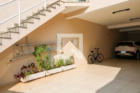 Casa à venda com 248m², 3 quartos e 6 vagas Casa à venda com 248m², 3 quartos e 6 vagasGaragem