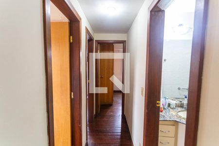 Corredor de apartamento para alugar com 3 quartos, 85m² em Floresta, Belo Horizonte
