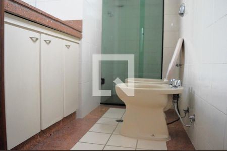 banheiro da suite de apartamento à venda com 3 quartos, 175m² em Gutierrez, Belo Horizonte