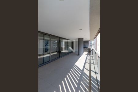 Sacada de apartamento à venda com 4 quartos, 248m² em Moema, São Paulo