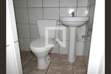 Banheiro - Pia e Privada de casa para alugar com 1 quarto, 26m² em Vila Anastácio, São Paulo