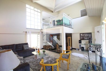 Casa de condomínio à venda com 1500m², 8 quartos e 4 vagasSala