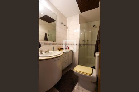 Apartamento para alugar com 200m², 3 quartos e 3 vagas Apartamento para alugar com 200m², 3 quartos e 3 vagasBanheiro da Suíte 1