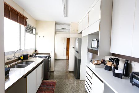 Apartamento para alugar com 200m², 3 quartos e 3 vagas Apartamento para alugar com 200m², 3 quartos e 3 vagasCozinha