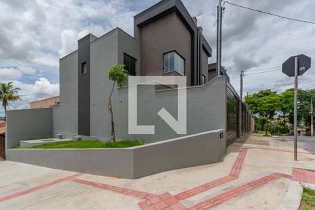 Fachada de casa à venda com 3 quartos, 166m² em Santa Monica, Belo Horizonte