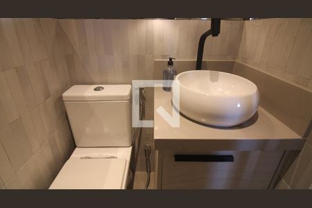 Lavabo de apartamento para alugar com 2 quartos, 112m² em Barra da Tijuca, Rio de Janeiro