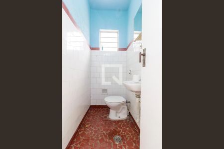 Casa à venda com 550m², 4 quartos e 6 vagas Casa à venda com 550m², 4 quartos e 6 vagasÁrea de Serviço - Banheiro