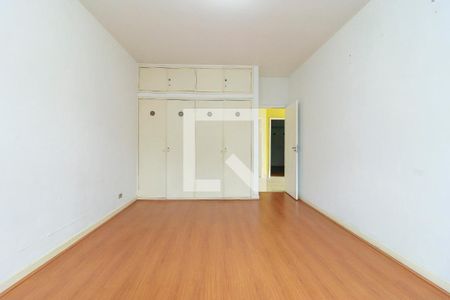 Casa à venda com 550m², 4 quartos e 6 vagas Casa à venda com 550m², 4 quartos e 6 vagasQuarto 2