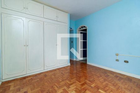 Casa à venda com 550m², 4 quartos e 6 vagas Casa à venda com 550m², 4 quartos e 6 vagasSuíte