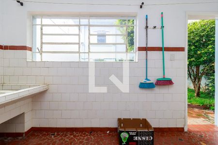 Casa à venda com 550m², 4 quartos e 6 vagas Casa à venda com 550m², 4 quartos e 6 vagasÁrea de Serviço