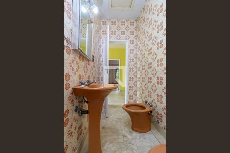 Casa à venda com 550m², 4 quartos e 6 vagas Casa à venda com 550m², 4 quartos e 6 vagasBanheiro 2