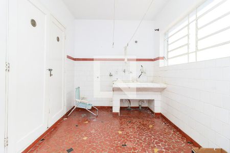 Casa à venda com 550m², 4 quartos e 6 vagas Casa à venda com 550m², 4 quartos e 6 vagasÁrea de Serviço