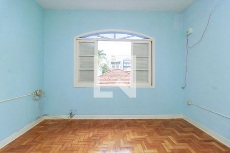 Casa à venda com 550m², 4 quartos e 6 vagas Casa à venda com 550m², 4 quartos e 6 vagasSuíte