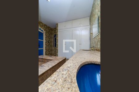 Casa à venda com 550m², 4 quartos e 6 vagas Casa à venda com 550m², 4 quartos e 6 vagasSuíte - Banheiro