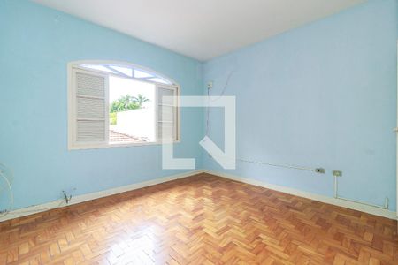 Casa à venda com 550m², 4 quartos e 6 vagas Casa à venda com 550m², 4 quartos e 6 vagasSuíte