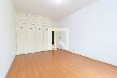 Casa à venda com 550m², 4 quartos e 6 vagas Casa à venda com 550m², 4 quartos e 6 vagasQuarto 2