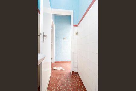 Casa à venda com 550m², 4 quartos e 6 vagas Casa à venda com 550m², 4 quartos e 6 vagasÁrea de Serviço - Banheiro