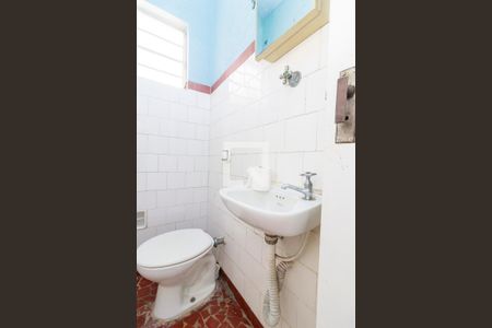 Casa à venda com 550m², 4 quartos e 6 vagas Casa à venda com 550m², 4 quartos e 6 vagasÁrea de Serviço - Banheiro