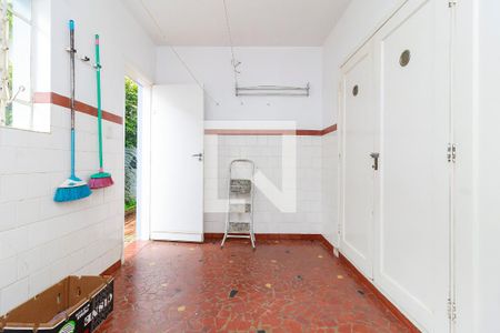 Casa à venda com 550m², 4 quartos e 6 vagas Casa à venda com 550m², 4 quartos e 6 vagasÁrea de Serviço