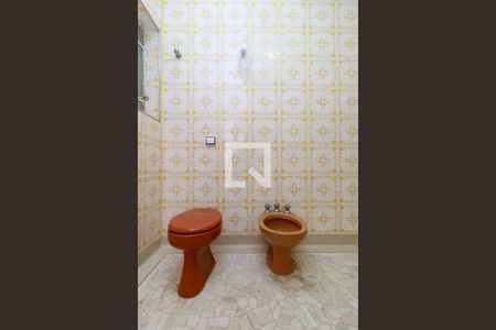 Casa à venda com 550m², 4 quartos e 6 vagas Casa à venda com 550m², 4 quartos e 6 vagasBanheiro 3