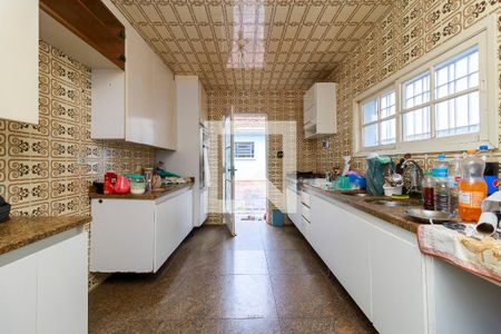 Casa à venda com 550m², 4 quartos e 6 vagas Casa à venda com 550m², 4 quartos e 6 vagasCozinha