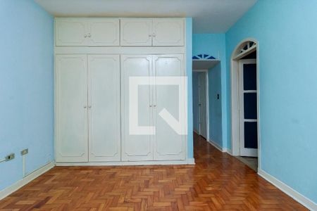 Casa à venda com 550m², 4 quartos e 6 vagas Casa à venda com 550m², 4 quartos e 6 vagasSuíte