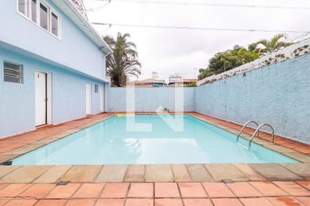 Casa à venda com 550m², 4 quartos e 6 vagas Casa à venda com 550m², 4 quartos e 6 vagasPiscina