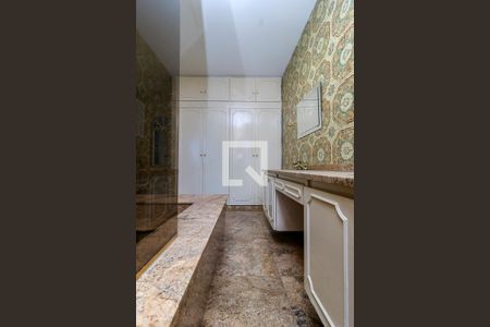 Casa à venda com 550m², 4 quartos e 6 vagas Casa à venda com 550m², 4 quartos e 6 vagasSuíte - Banheiro