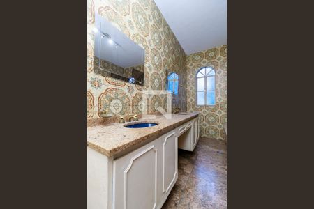 Casa à venda com 550m², 4 quartos e 6 vagas Casa à venda com 550m², 4 quartos e 6 vagasSuíte - Banheiro