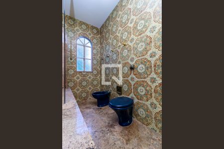 Casa à venda com 550m², 4 quartos e 6 vagas Casa à venda com 550m², 4 quartos e 6 vagasSuíte - Banheiro