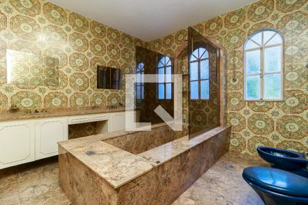 Casa à venda com 550m², 4 quartos e 6 vagas Casa à venda com 550m², 4 quartos e 6 vagasSuíte - Banheiro