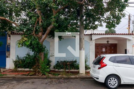 Casa à venda com 550m², 4 quartos e 6 vagas Casa à venda com 550m², 4 quartos e 6 vagasFachada