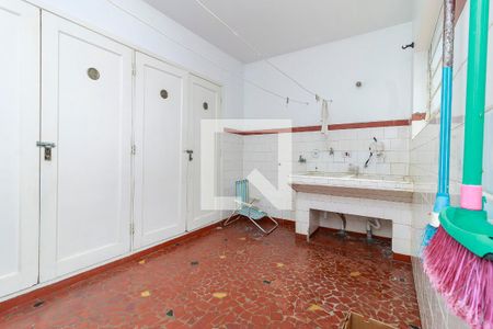 Casa à venda com 550m², 4 quartos e 6 vagas Casa à venda com 550m², 4 quartos e 6 vagasÁrea de Serviço