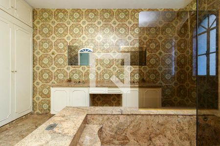 Casa à venda com 550m², 4 quartos e 6 vagas Casa à venda com 550m², 4 quartos e 6 vagasSuíte - Banheiro