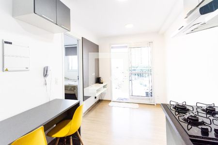 Sala/Cozinha de apartamento para alugar com 1 quarto, 30m² em Parque Industrial Tomas Edson, São Paulo