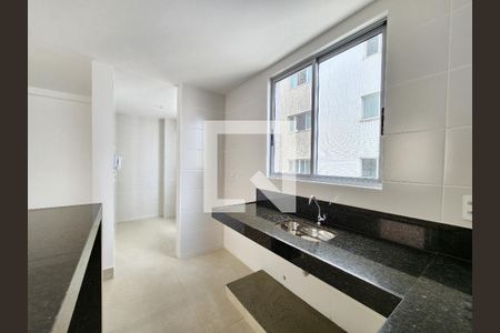 Cozinha de apartamento à venda com 2 quartos, 66m² em Alto Barroca, Belo Horizonte