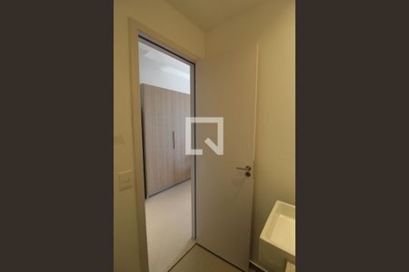 Banheiro de kitnet/studio para alugar com 1 quarto, 26m² em Indianópolis, São Paulo