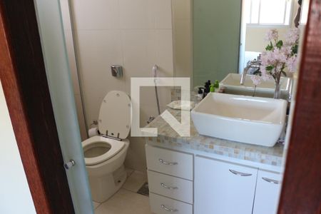 Banheiro de apartamento à venda com 3 quartos, 90m² em Novo Eldorado, Contagem