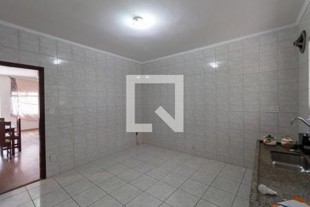 Casa à venda com 250m², 6 quartos e 3 vagas Casa à venda com 250m², 6 quartos e 3 vagasCasa 1 Cozinha