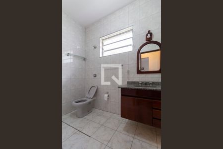 Casa à venda com 250m², 6 quartos e 3 vagas Casa à venda com 250m², 6 quartos e 3 vagasCasa 1 Banheiro